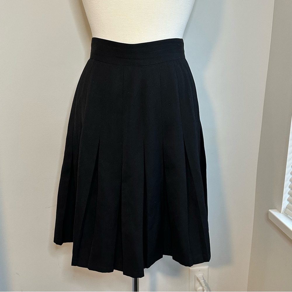 Vintage Classic Black Pleated Women's Skirt
